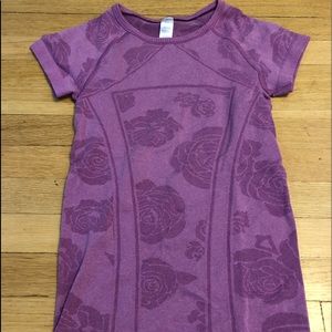 Ivivva Lululemon Fly tech short sleeve shirt size small.